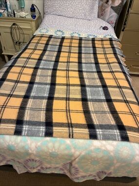 Vintage Faribo Plaid Tan and Black Throw Blanket